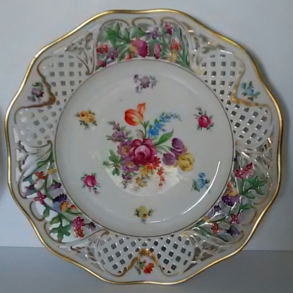 Floral Lattice Plates - Picture 2 of 4